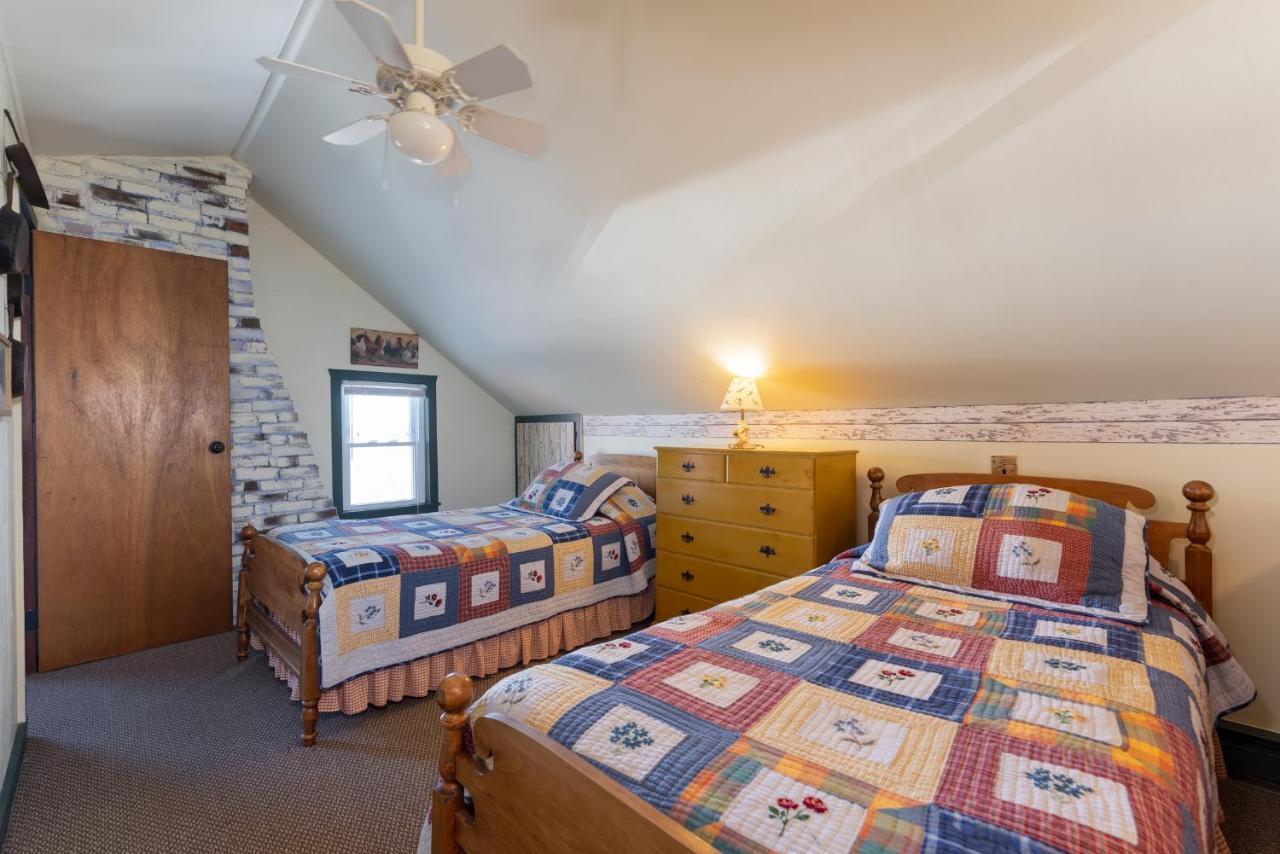 Saratoga Farmstead Couette-café