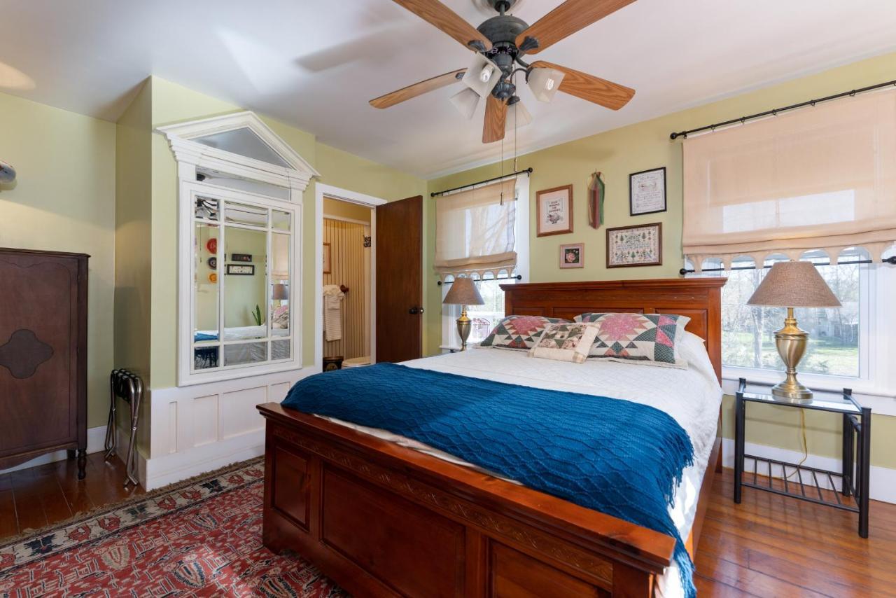 Saratoga Farmstead Couette-café 3*