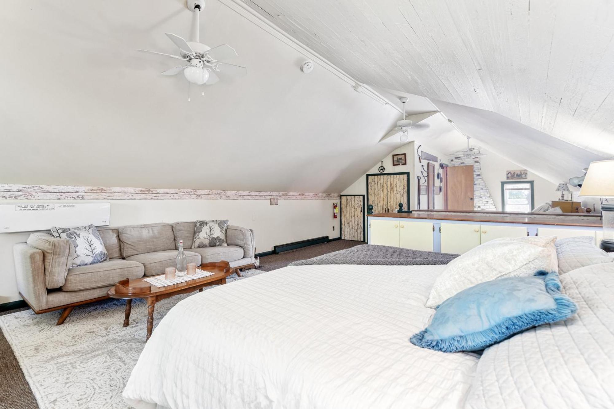 Saratoga Farmstead Couette-café