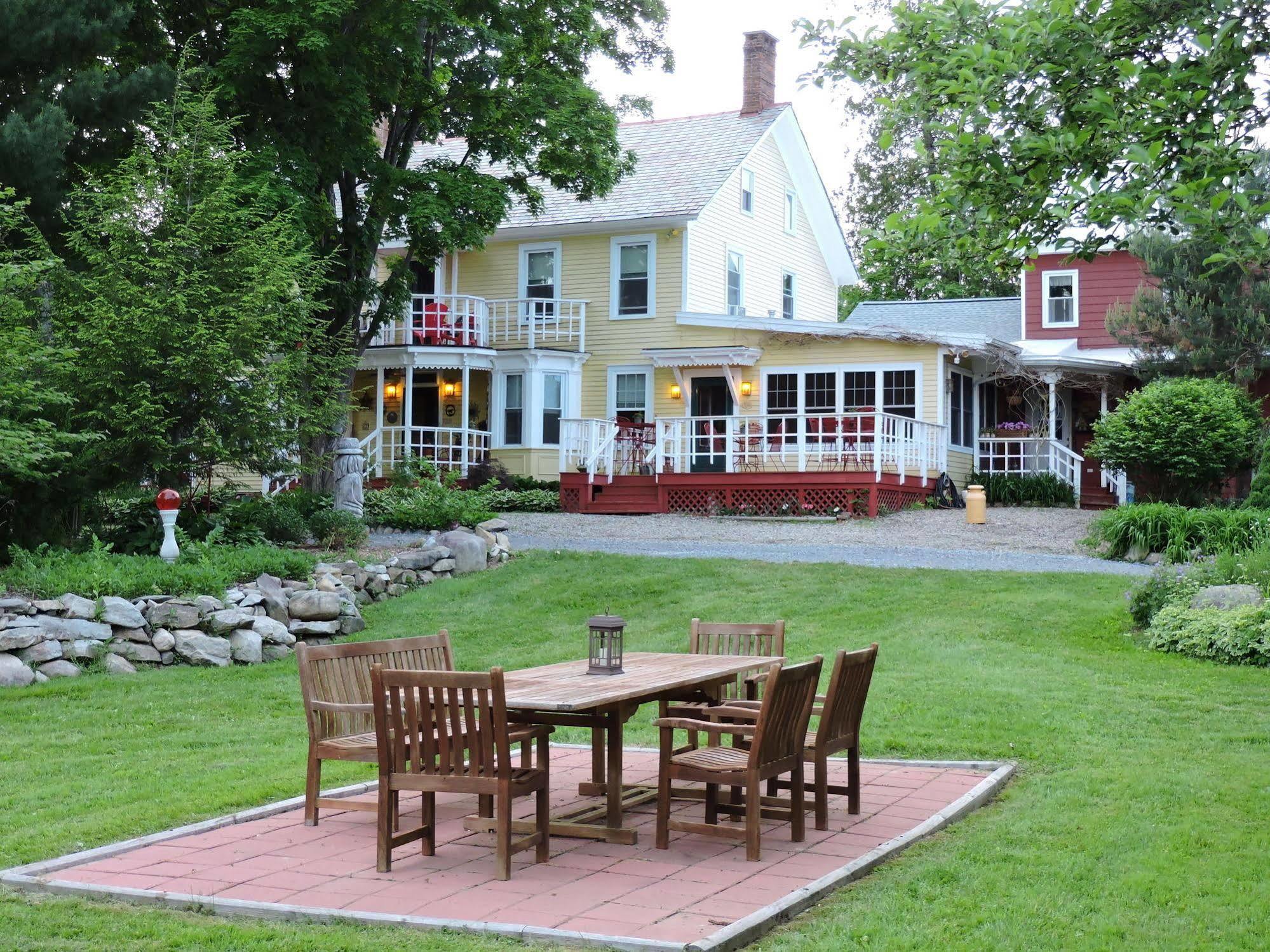 Saratoga Farmstead Couette-café
